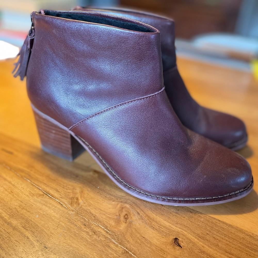 Boots, chelsea style. Dark purple, Toms. 6,5
